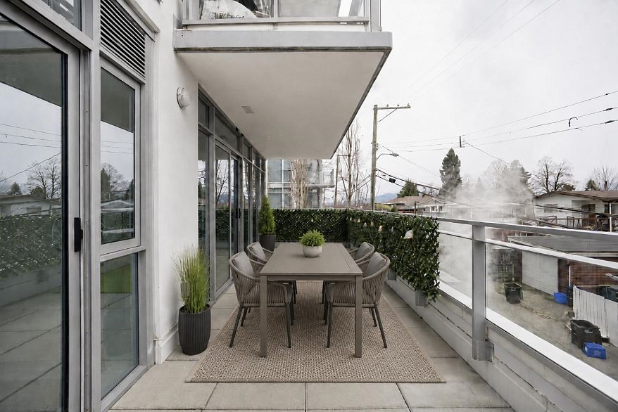 302 2455 Kingsway