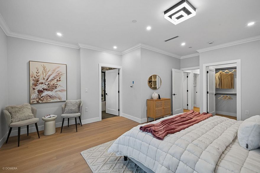 1 2035 E 51st