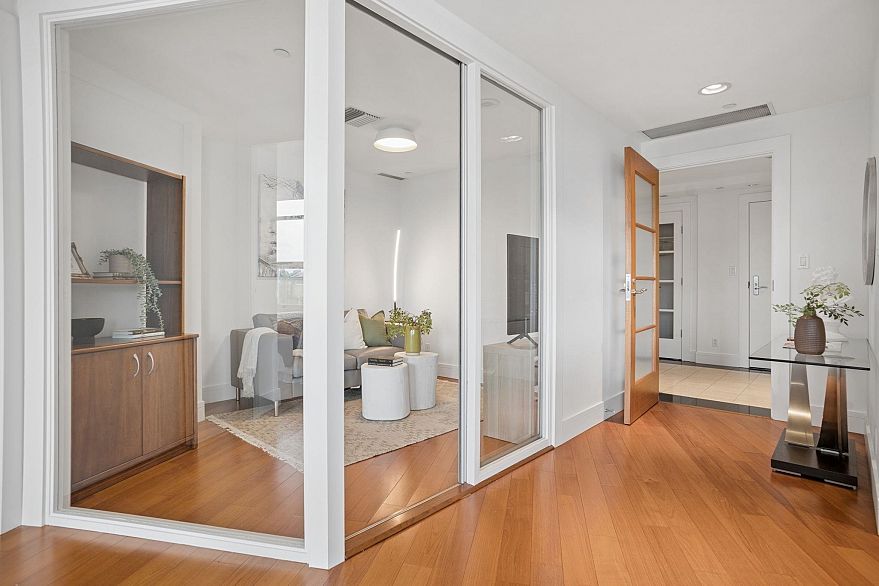 802 628 Kinghorne Mews