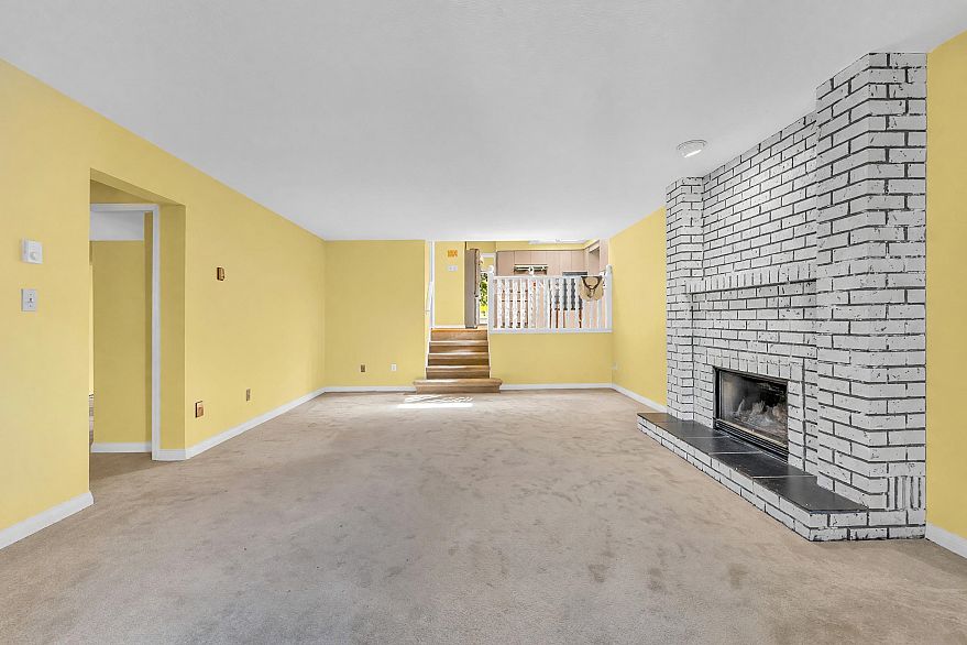 137 W Woodstock Avenue