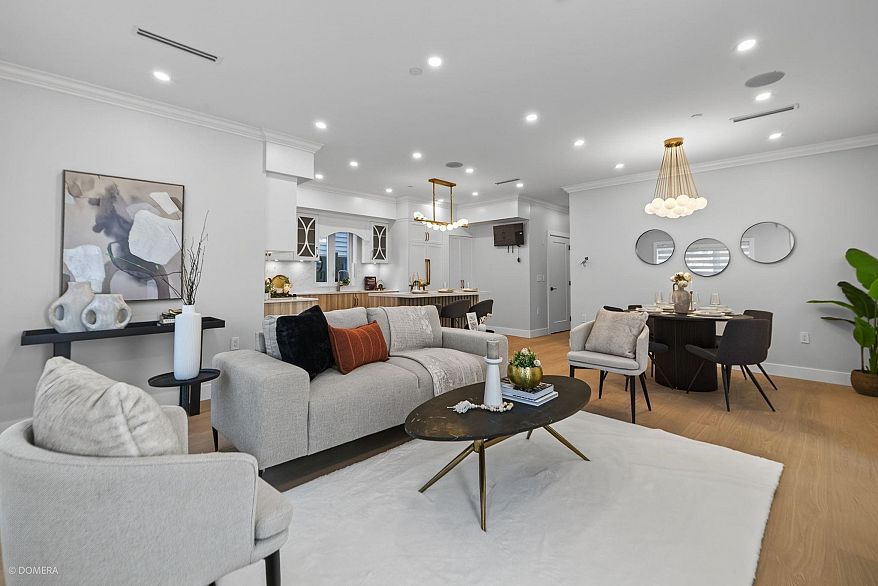 1 2035 E 51st