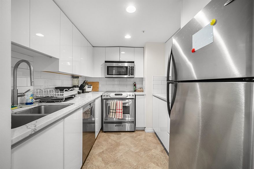 2204 183 Keefer Place