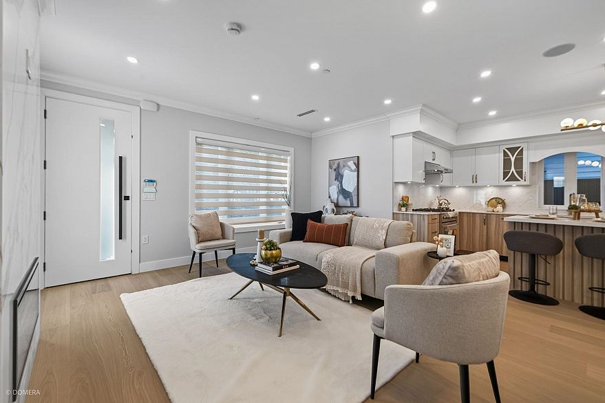 1 2035 E 51st