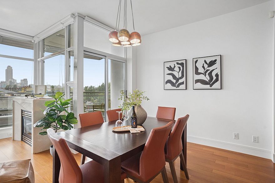 802 628 Kinghorne Mews