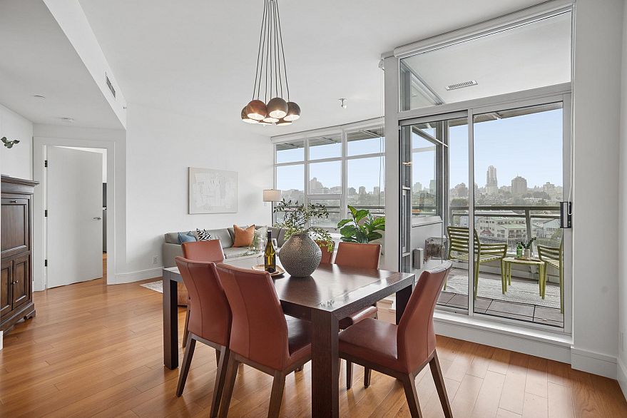 802 628 Kinghorne Mews