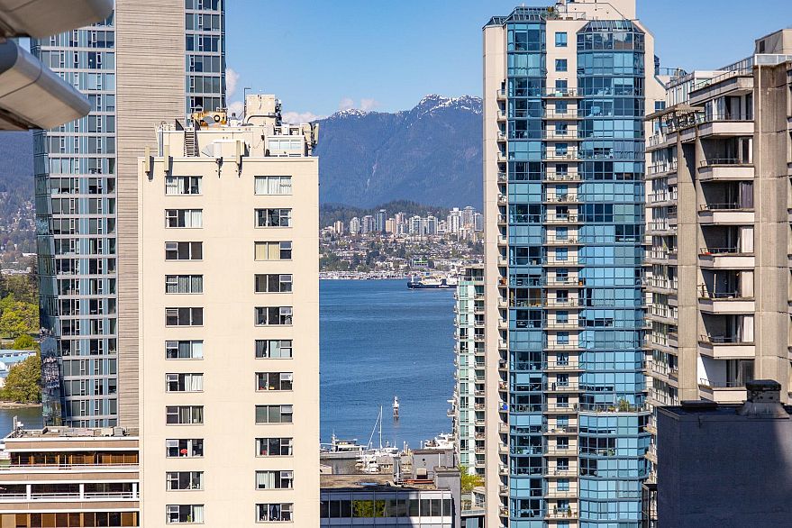 1606 1482 Robson Street
