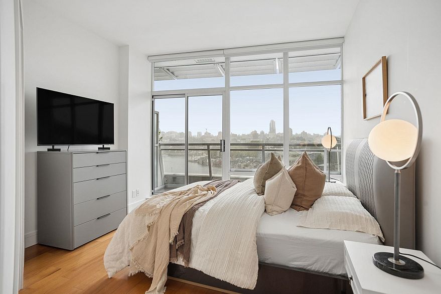 802 628 Kinghorne Mews