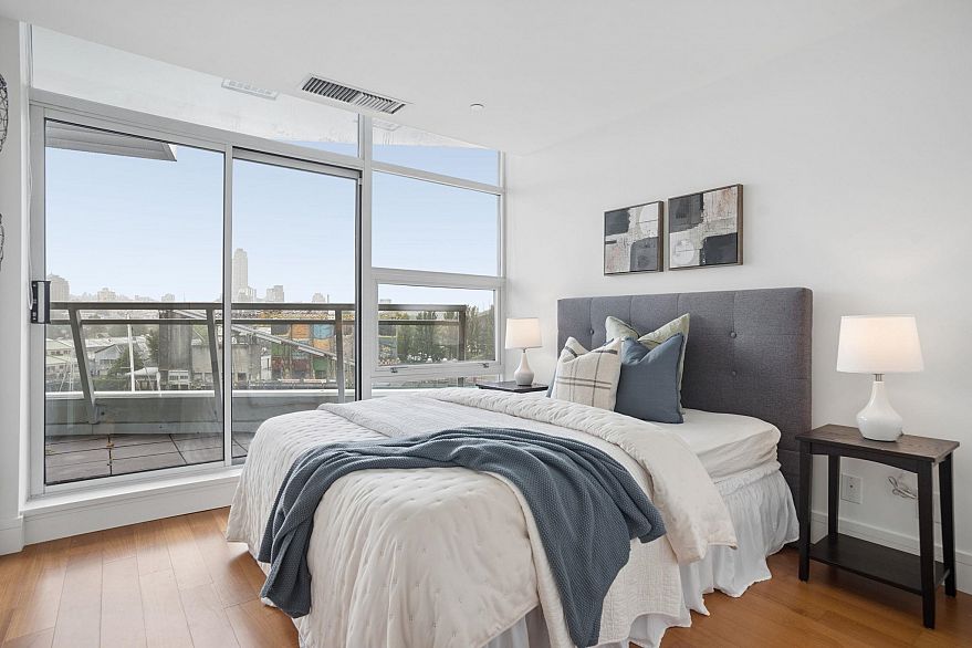 802 628 Kinghorne Mews