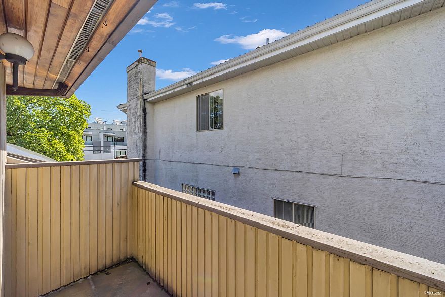 137 W Woodstock Avenue