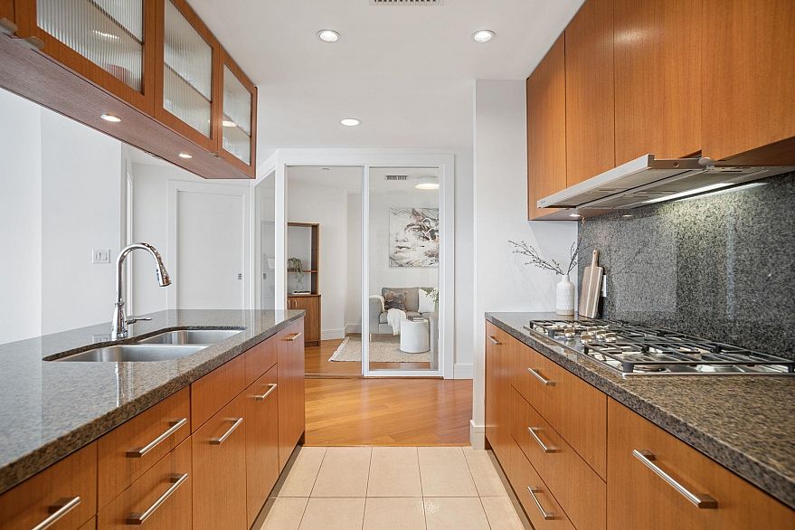 802 628 Kinghorne Mews