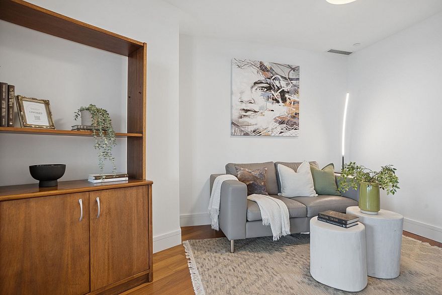 802 628 Kinghorne Mews