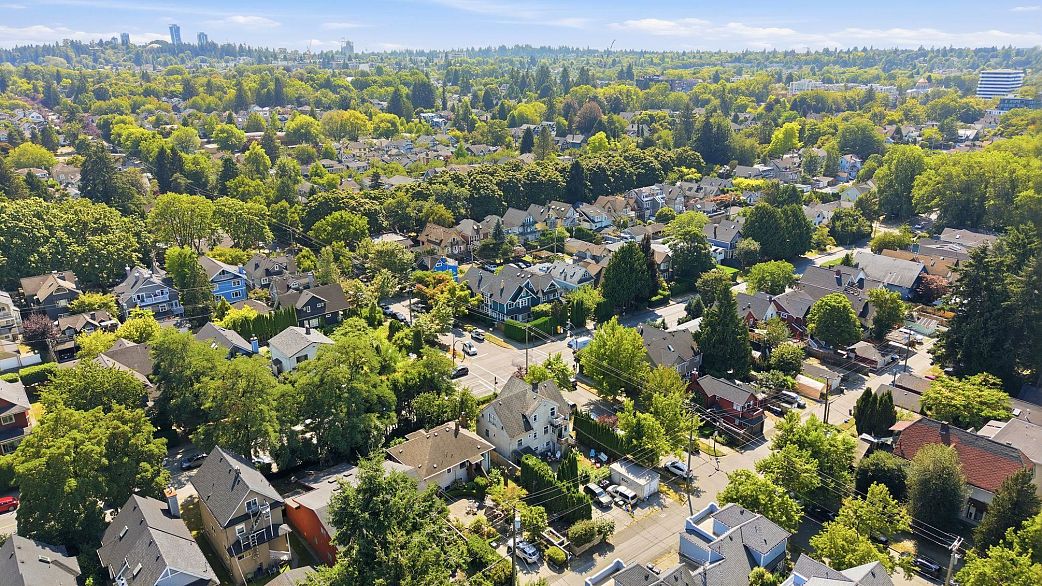 93 W 12th Avenue