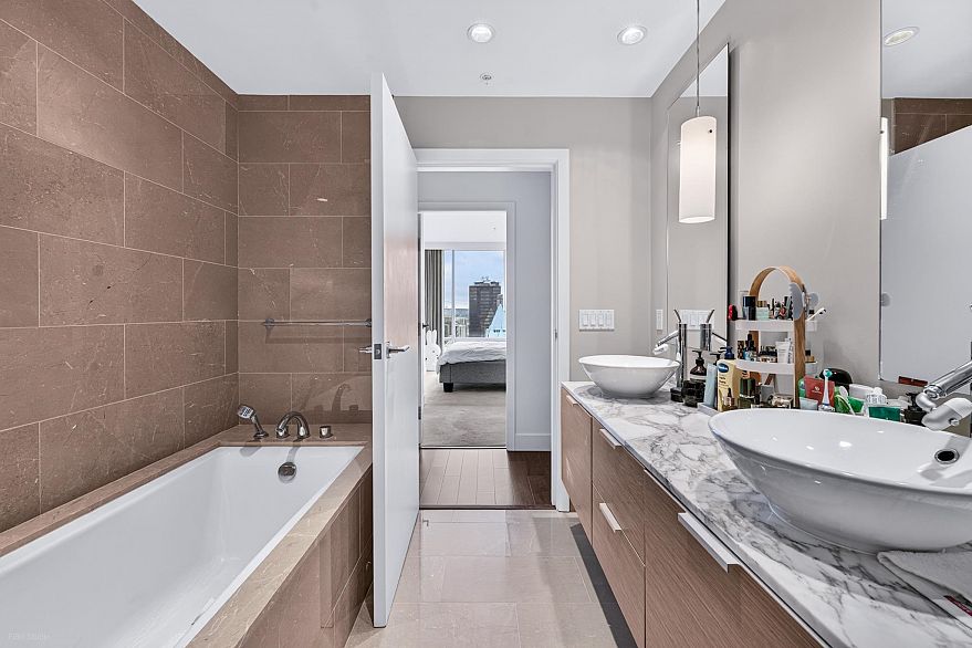 3406 1111 Alberni Street