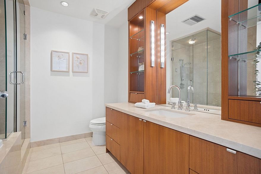 802 628 Kinghorne Mews