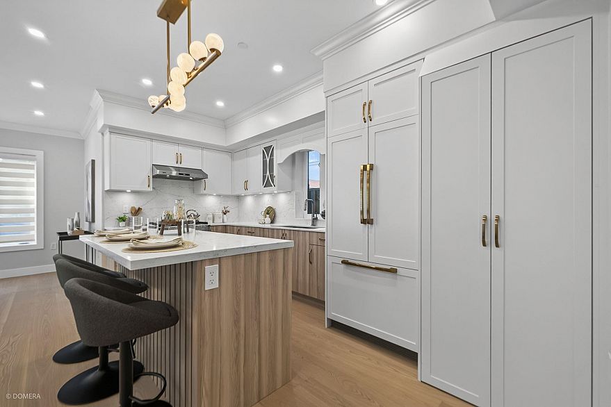 1 2035 E 51st