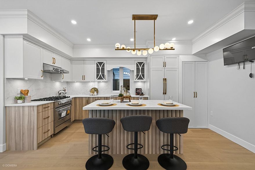 1 2035 E 51st
