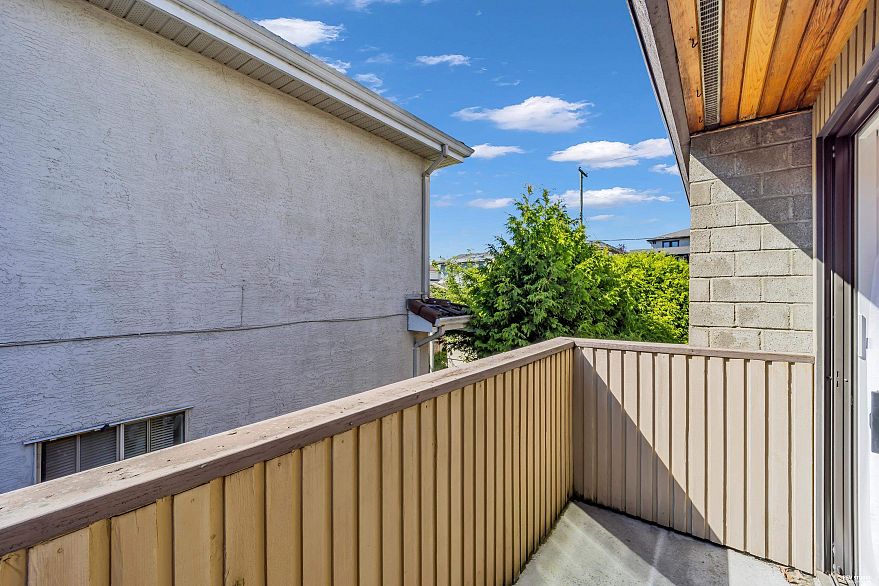 137 W Woodstock Avenue