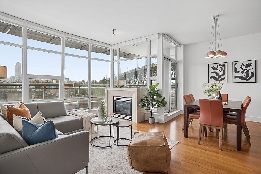 802 628 Kinghorne Mews