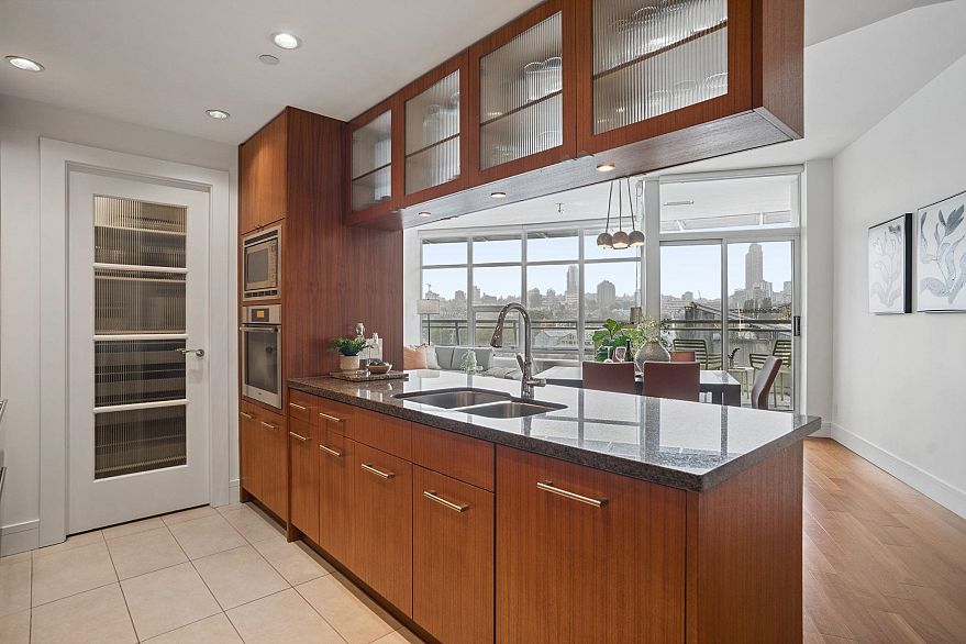 802 628 Kinghorne Mews