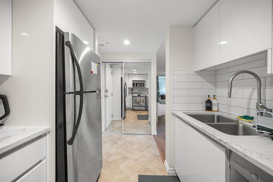 2204 183 Keefer Place