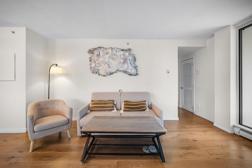 2204 183 Keefer Place