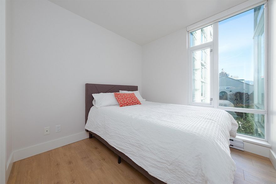 501 161 W Georgia Street