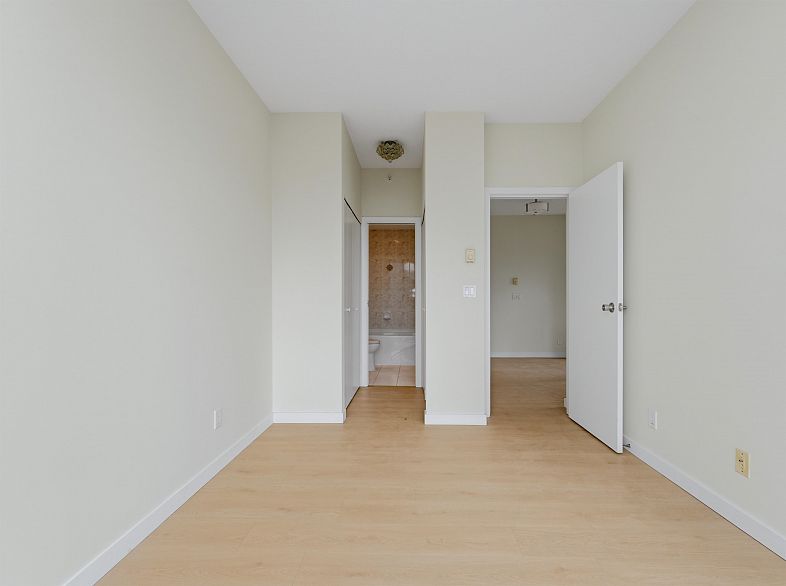 2304 1239 W Georgia Street