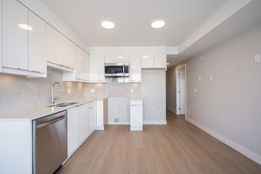 307 3050 Kingsway