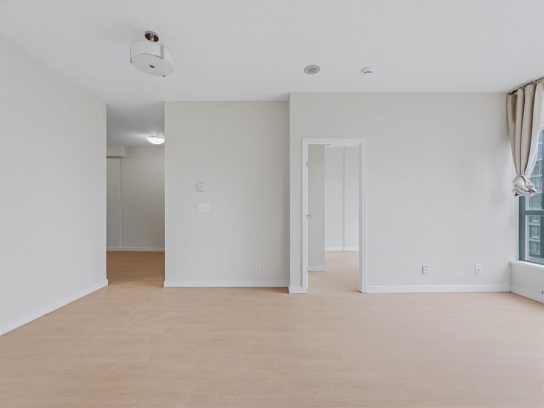 2304 1239 W Georgia Street