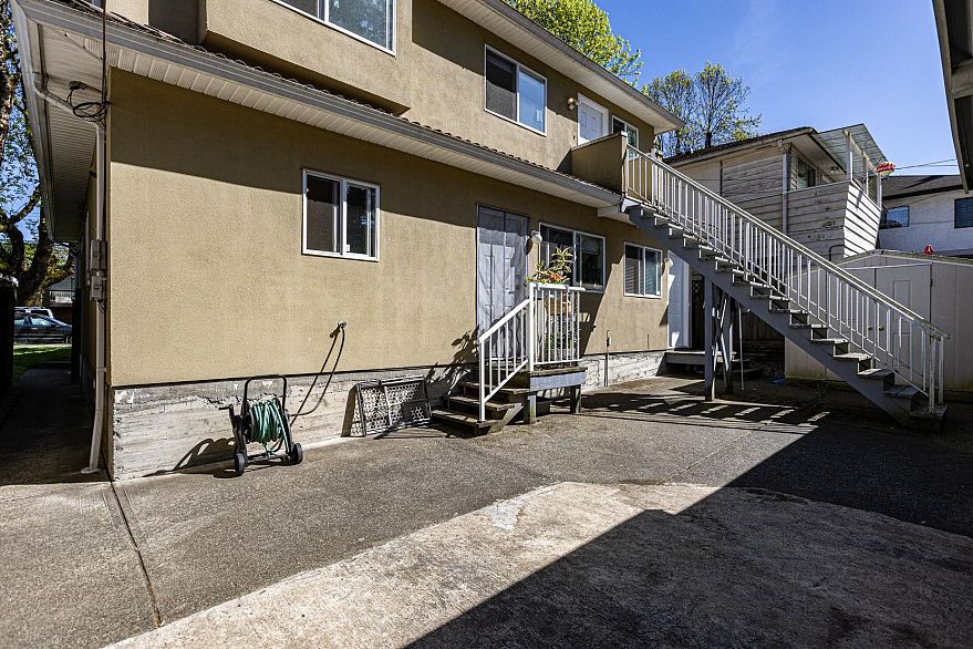 3529 Gladstone Street