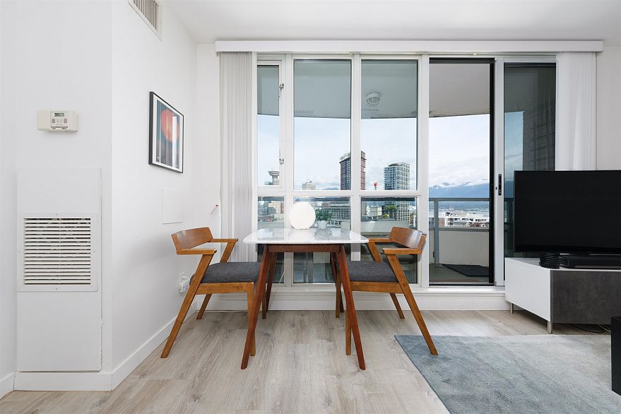 1703 63 Keefer Place