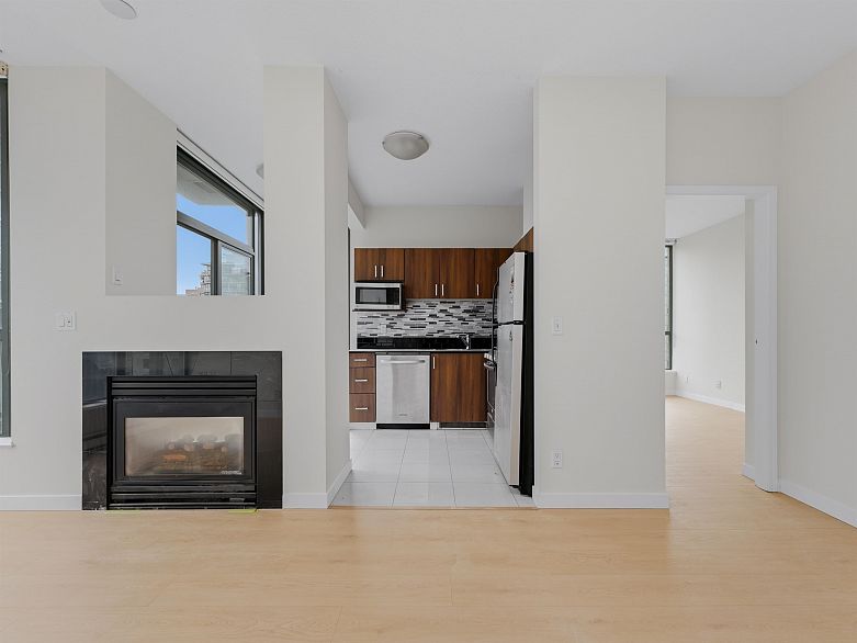 2304 1239 W Georgia Street