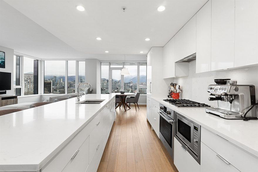 909 2888 Cambie Street