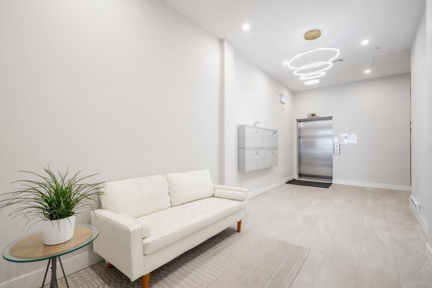 304 3050 Kingsway