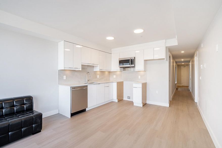 307 3050 Kingsway