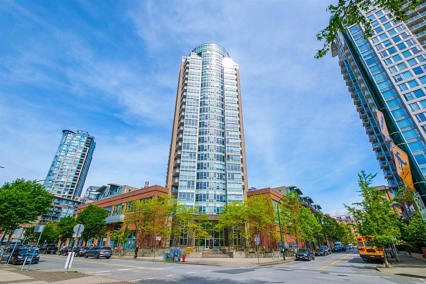 1703 63 Keefer Place