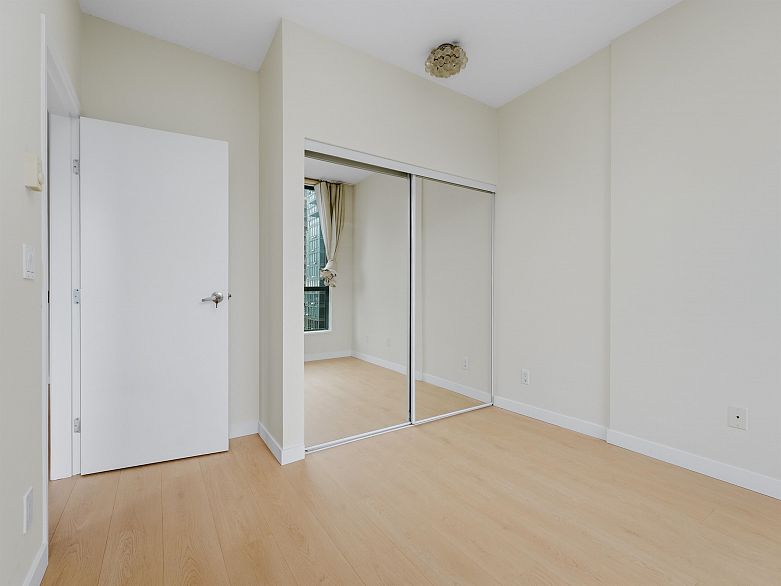 2304 1239 W Georgia Street