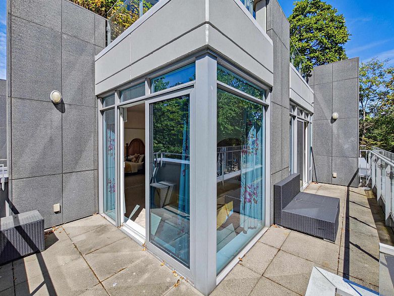 1211 W Cordova Street