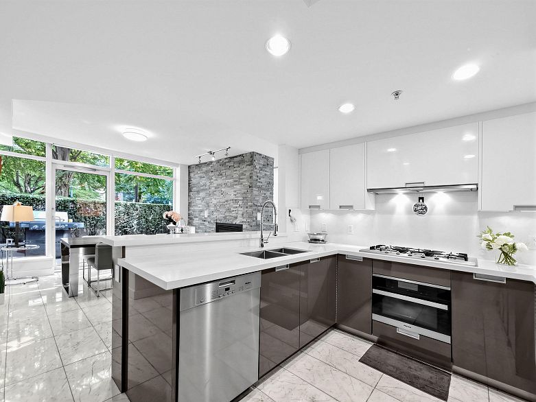 1211 W Cordova Street