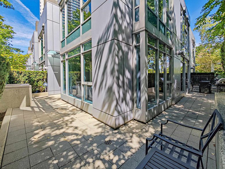 1211 W Cordova Street