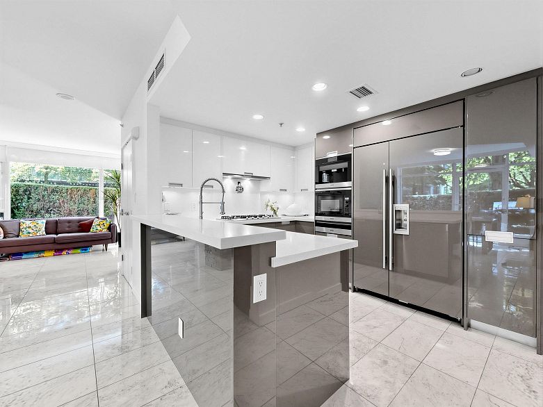 1211 W Cordova Street