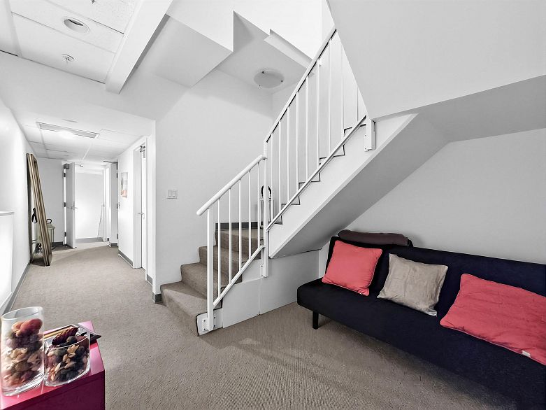 1211 W Cordova Street