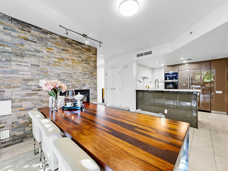 1211 W Cordova Street