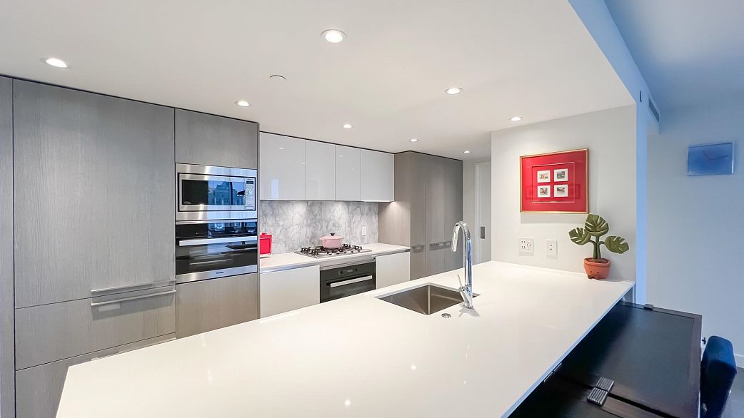 2705 1111 Richards Street