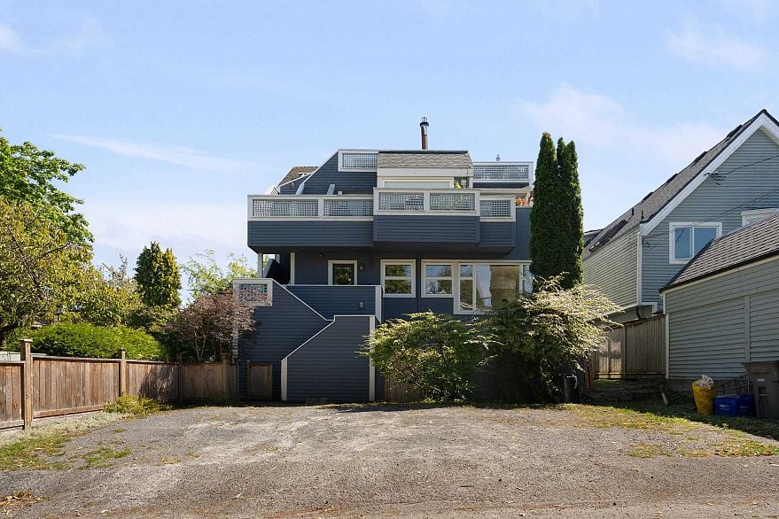 3085 Maple Street