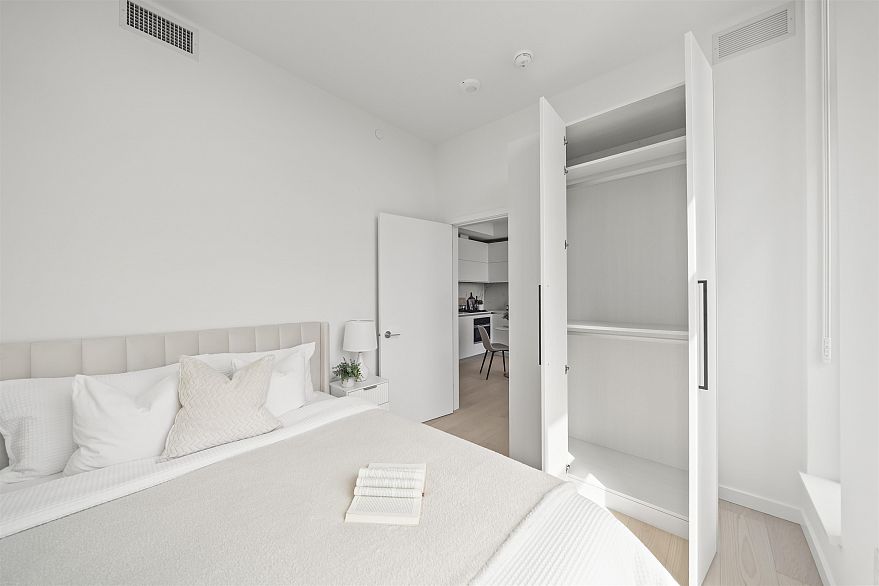904 8415 Granville Street