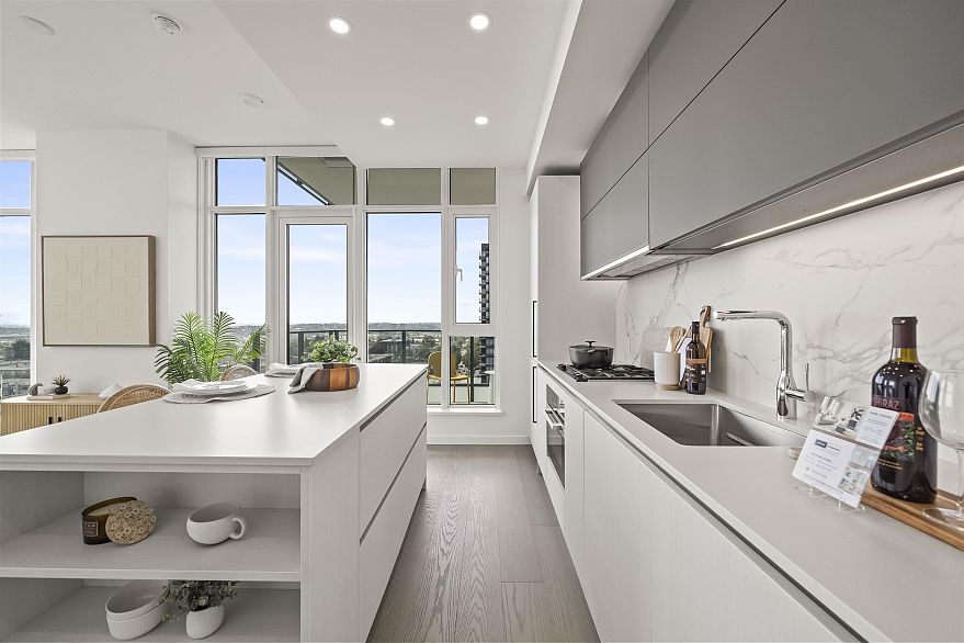 905 8415 Granville Street