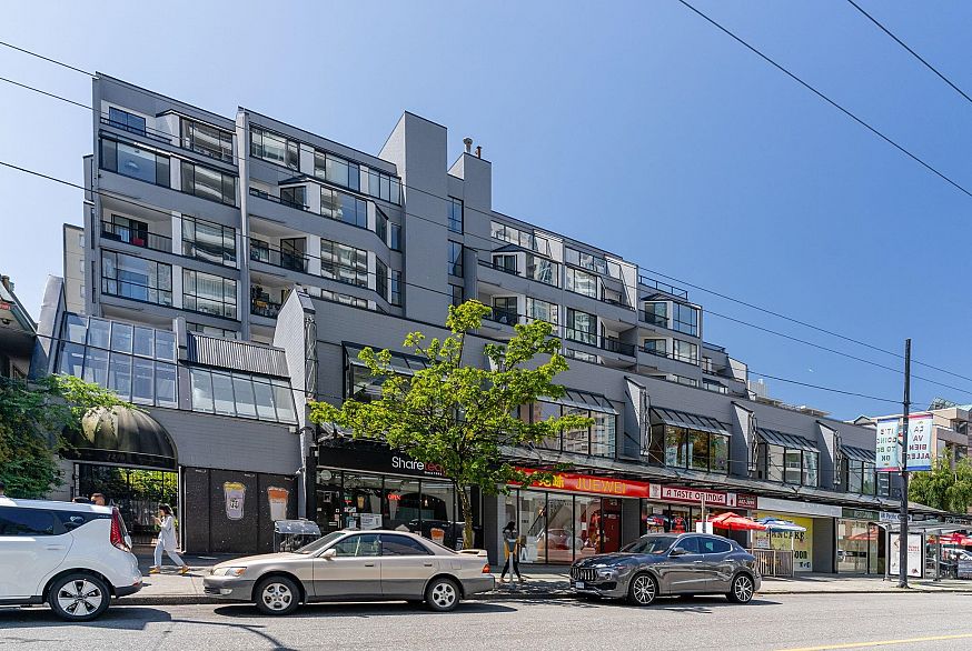 702 1270 Robson Street
