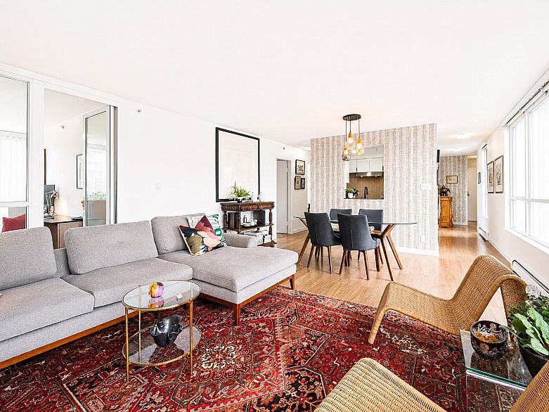 302 1228 Marinaside Crescent
