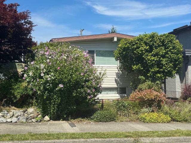 2935 Adanac Street